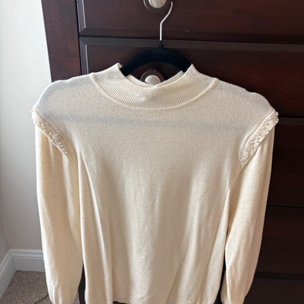 S/M Joy Joy Cream Pearl Detail Sweater